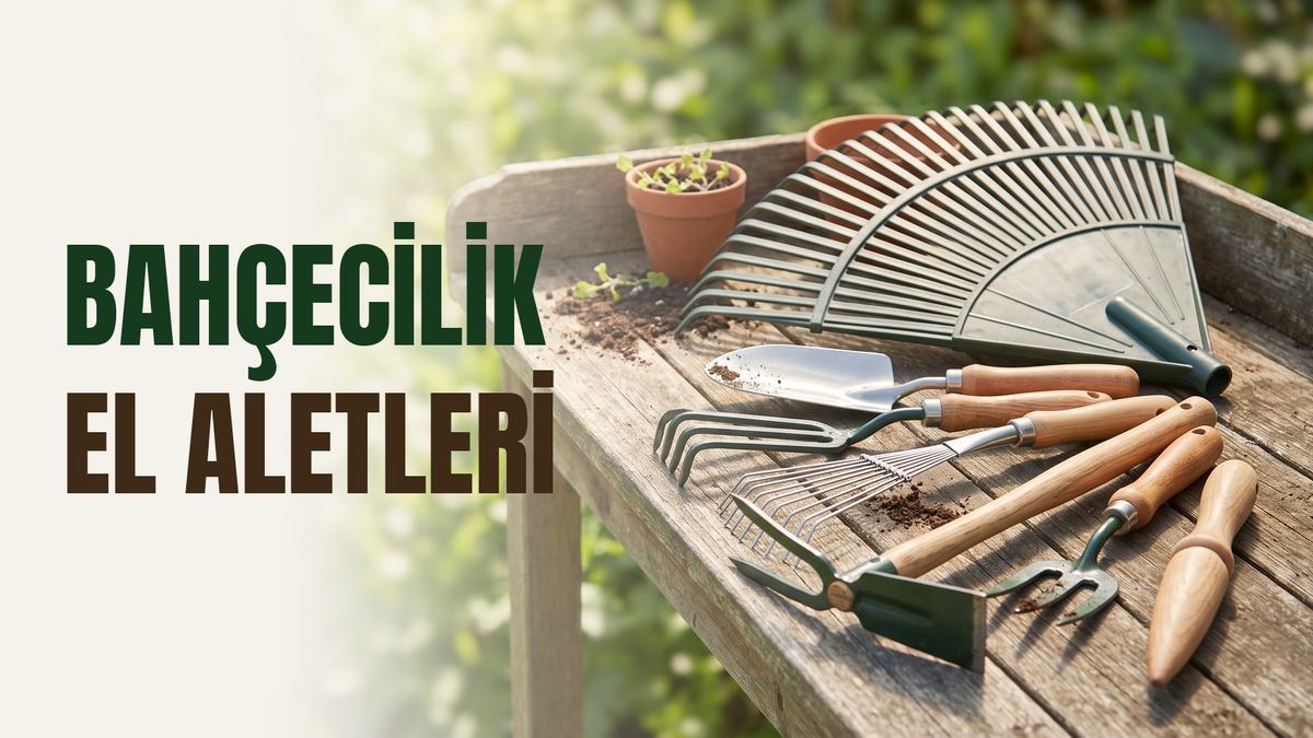 Bahçecilik el aletleri – ahşap tezgâhta yelpaze yaprak tırmığı başı, el küreği, beş dişli el tırmığı, tel tırmık, çift uçlu el çapası, ot sökme çatalı ve ahşap dikim şişi