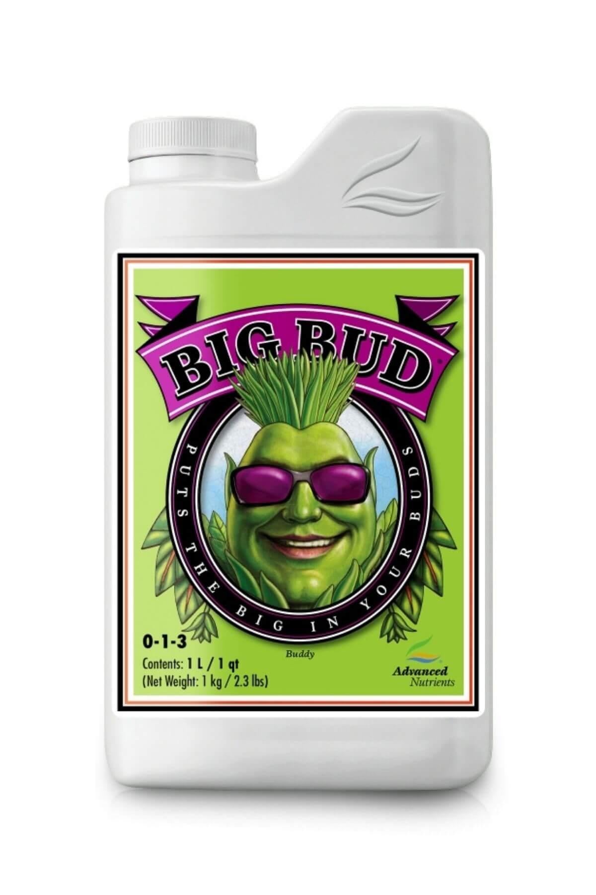 Big Bud 1 litre beyaz plastik şişe – parlak yeşil etiket, mor Big Bud yazısı ve vidalı kapak