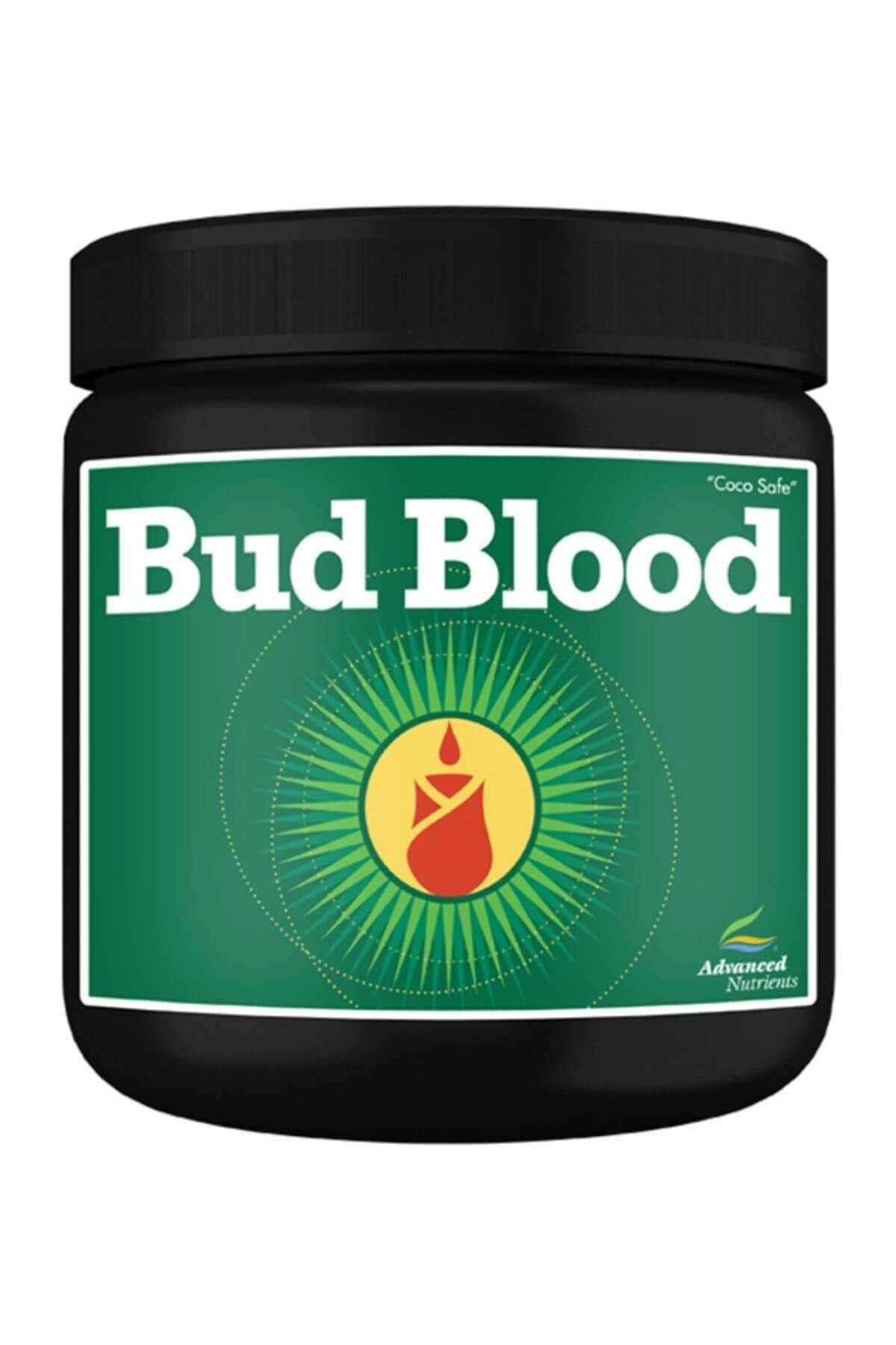 Bud Blood Powder 300 gr siyah silindirik kavanoz – koyu yeşil etiket, beyaz el yazısı marka adı