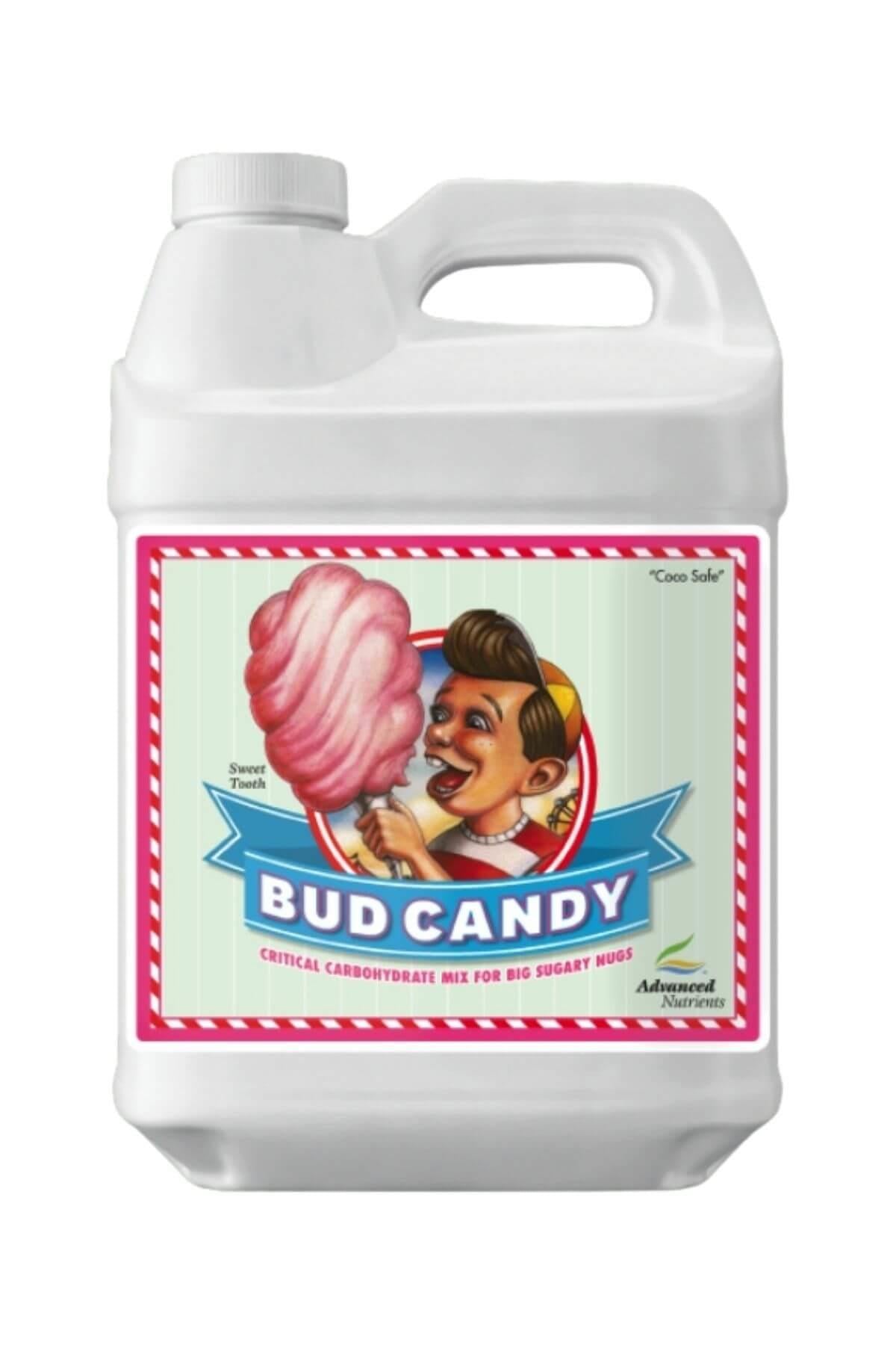 Bud Candy 500 ml beyaz plastik şişe – pembe beyaz çizgili etiket, pamuk şekerli figür görseli