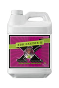 Bud Factor X 250 ml beyaz plastik şişe – mor magenta etiket, büyük X harfli ön tasarım