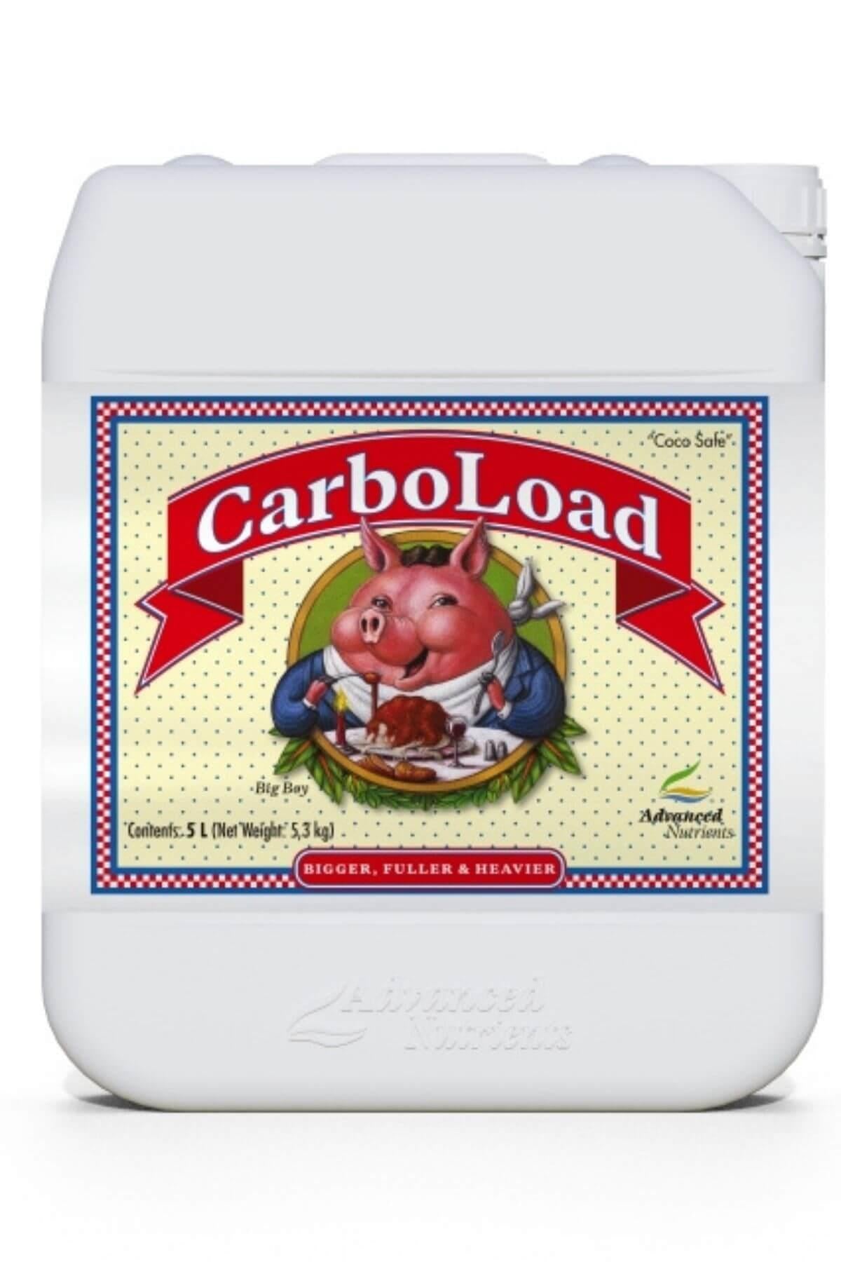 CarboLoad 5 litre beyaz kulplu bidon – krem rengi etiket, kırmızı bantlı figürlü ön yüz, geniş kapak