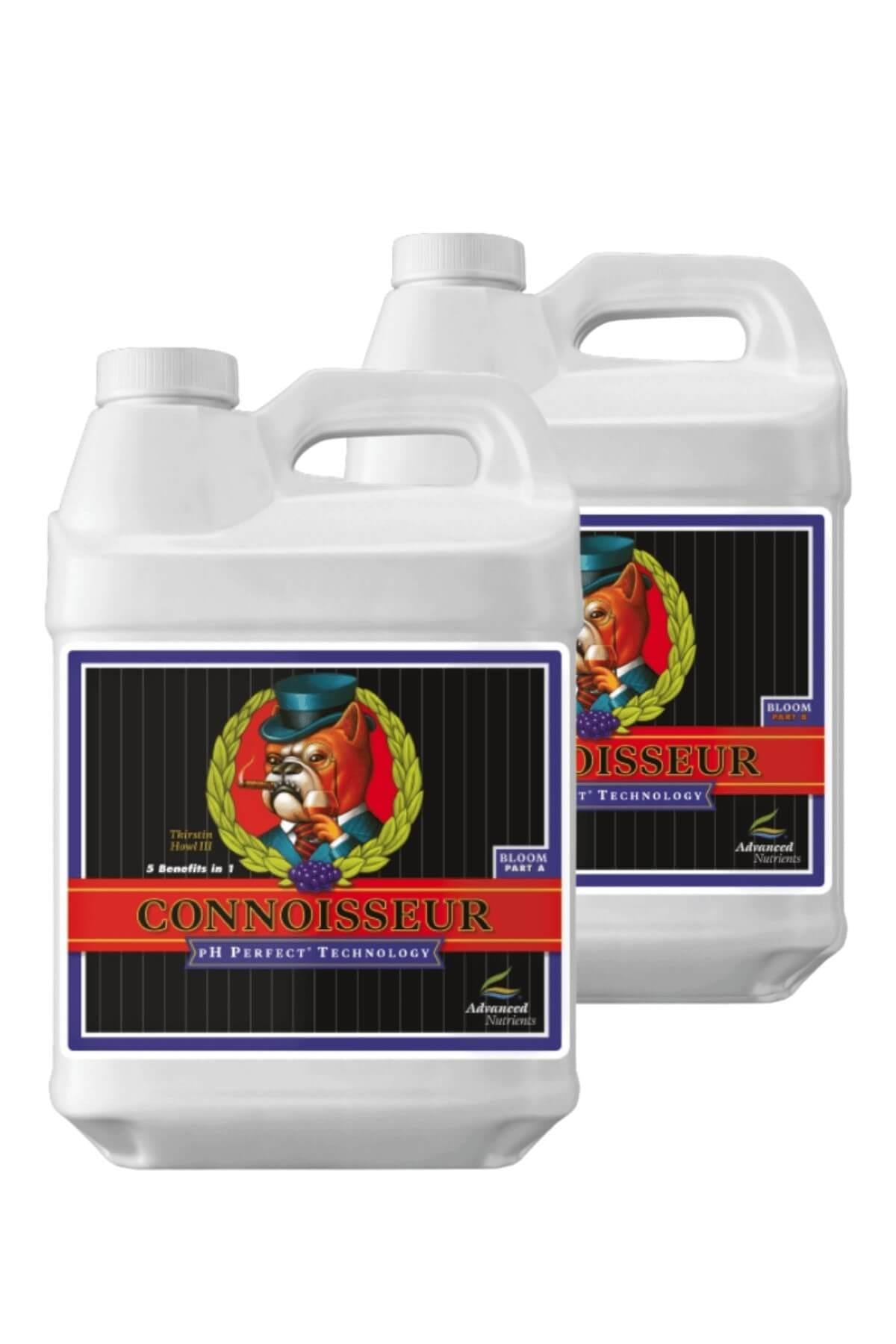 Connoisseur Bloom Part A ve Part B 500 ml şişeler yan yana – lacivert siyah etiket, turuncu kırmızı desen