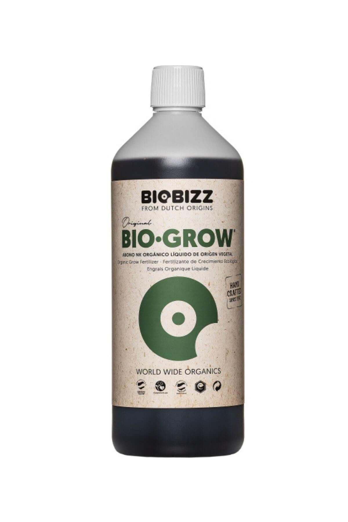 Bio Grow 1 litre koyu renkli şişe – bej kraft etiket, yeşil yaprak diski, World Wide Organics yazısı