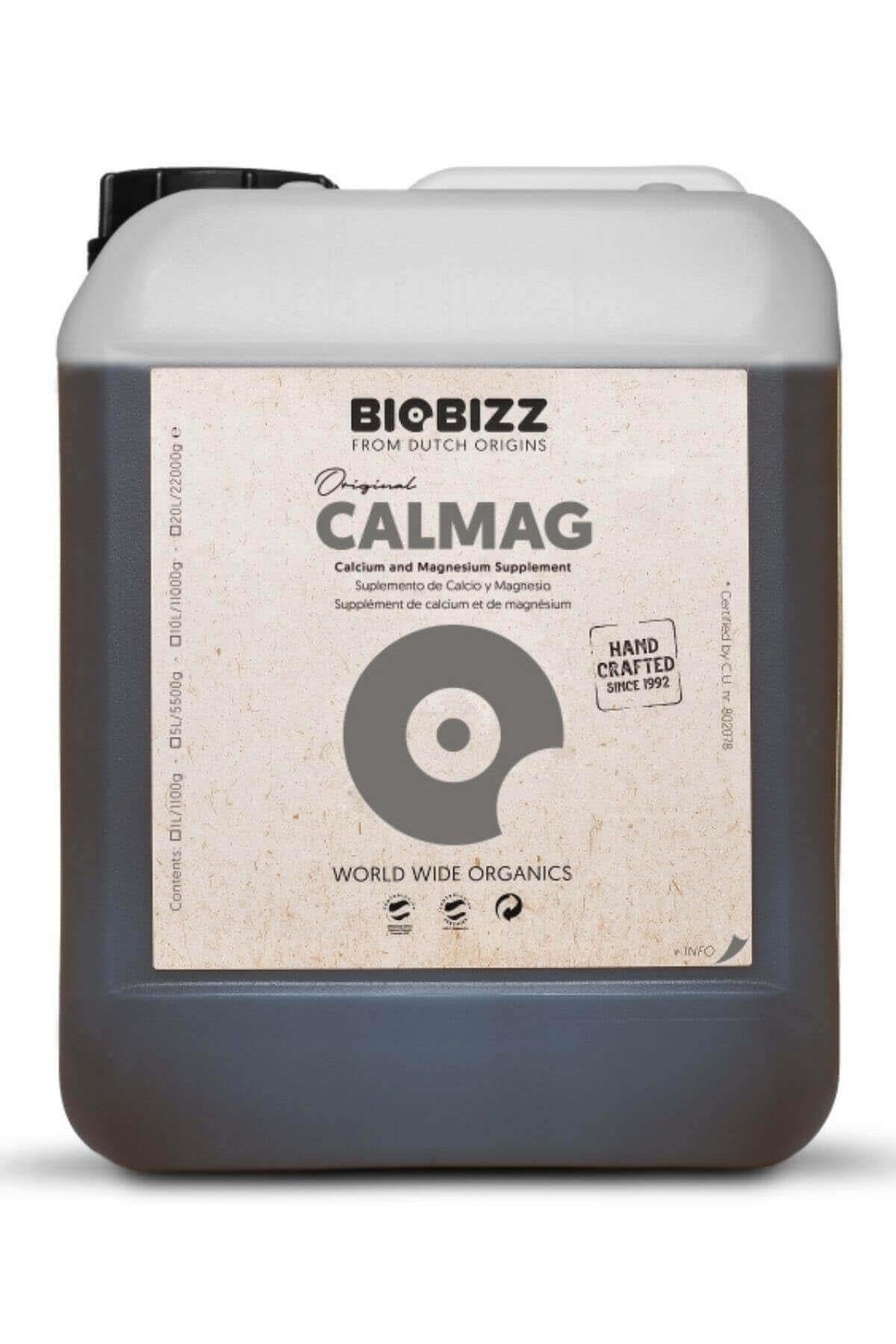 Calmag 5 litre koyu renkli bidon – bej etiket, gri daire simgesi, beyaz geniş kapak, kulplu gövde