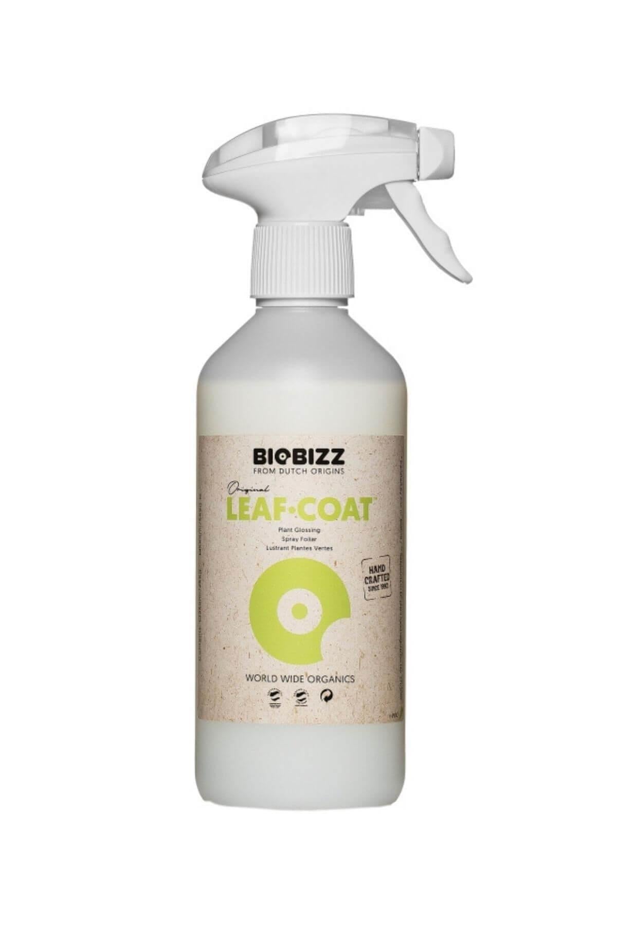 Leaf Coat 500 ml açık renkli şişe – bej kraft etiket, yeşil daire simgesi, tetikli sprey başlığı