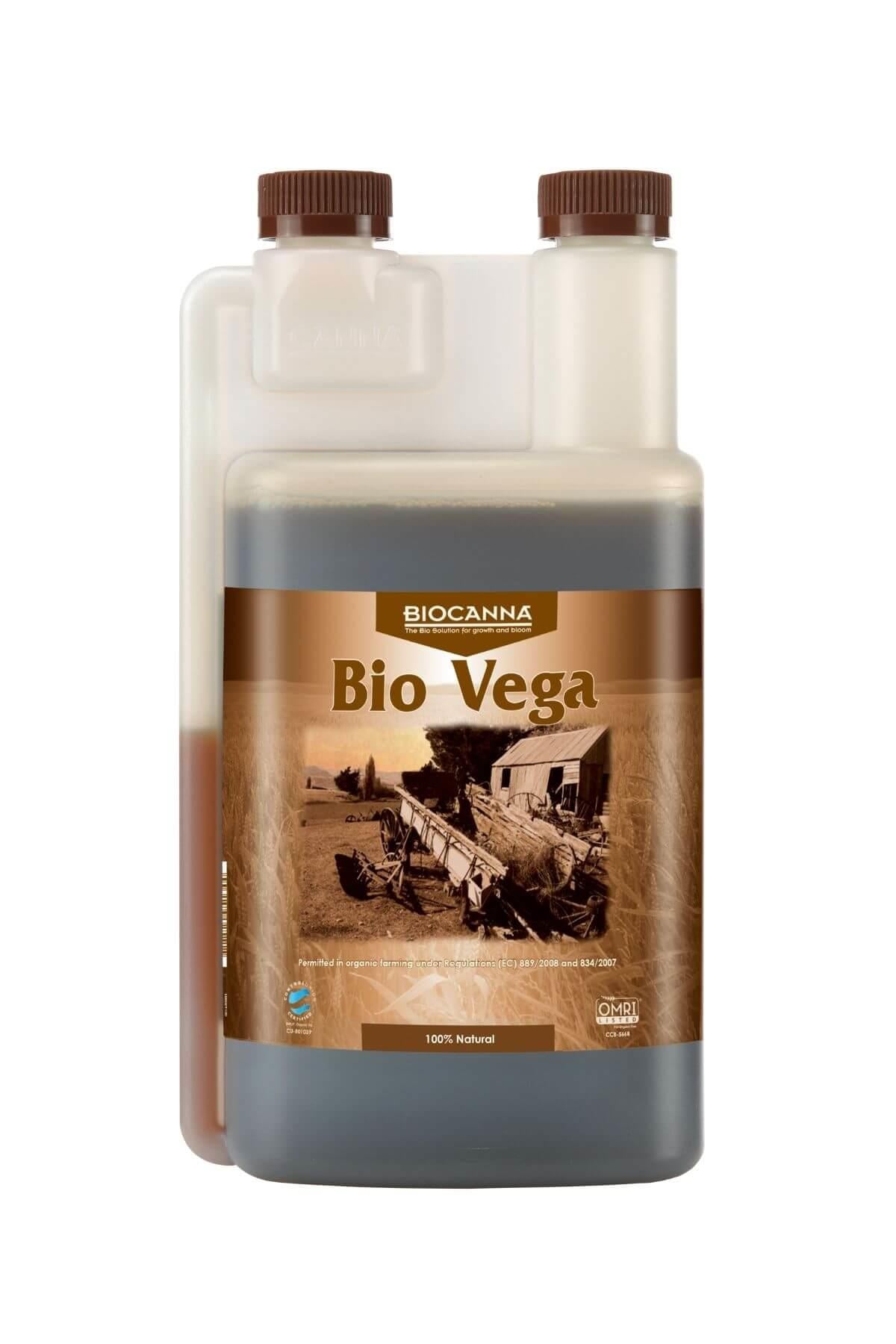 Bio Vega 1 litre kahverengi şişe – bakır tonlu etiket, tarla ve araba görseli, iki koyu dozaj kapağı