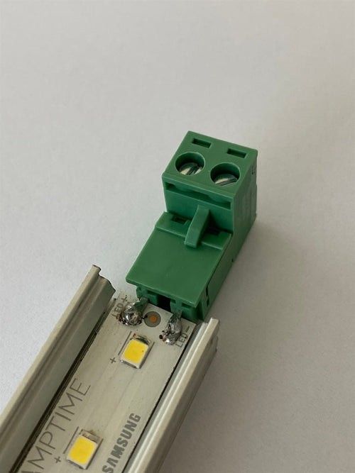 1 Metrelik 6500 K Beyaz Işıklı Raf LED Barı – 12 V DC, 32 W, Samsung 2835, Alüminyum