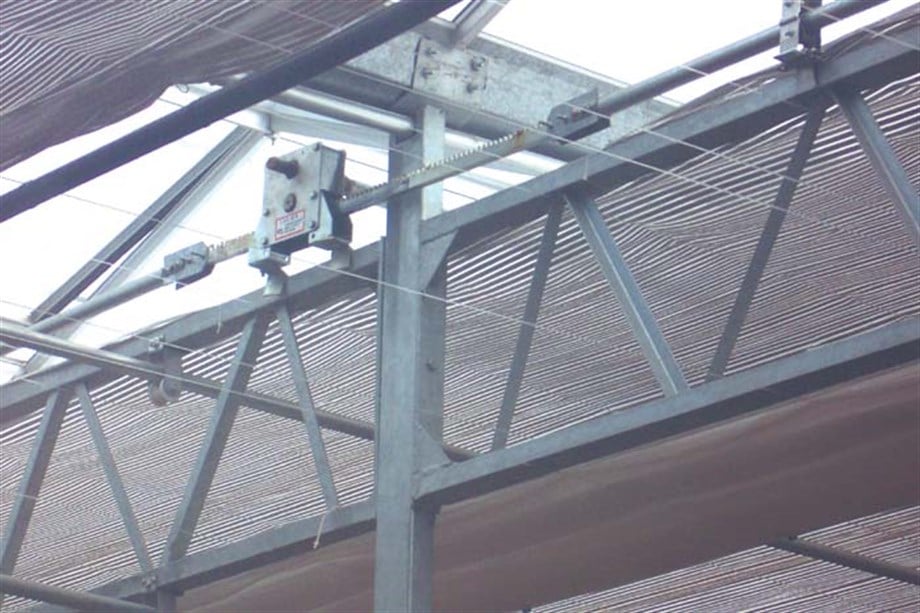 Sera Makasına Vidalanan Çatı Penceresi Dişli Ünitesi – Cam Sera İçin Plakalı Pinyon