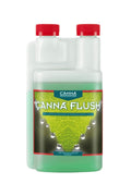 Canna Flush 1 litre şeffaf şişe – yeşil etiket, su damlalı yaprak görseli, kırmızı kapaklar, dozaj hazneli
