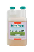 Terra Vega 500 ml beyaz şeffaf şişe – leylak rengi etiket, yeşil tarla fotoğrafı, iki yeşil kapaklı