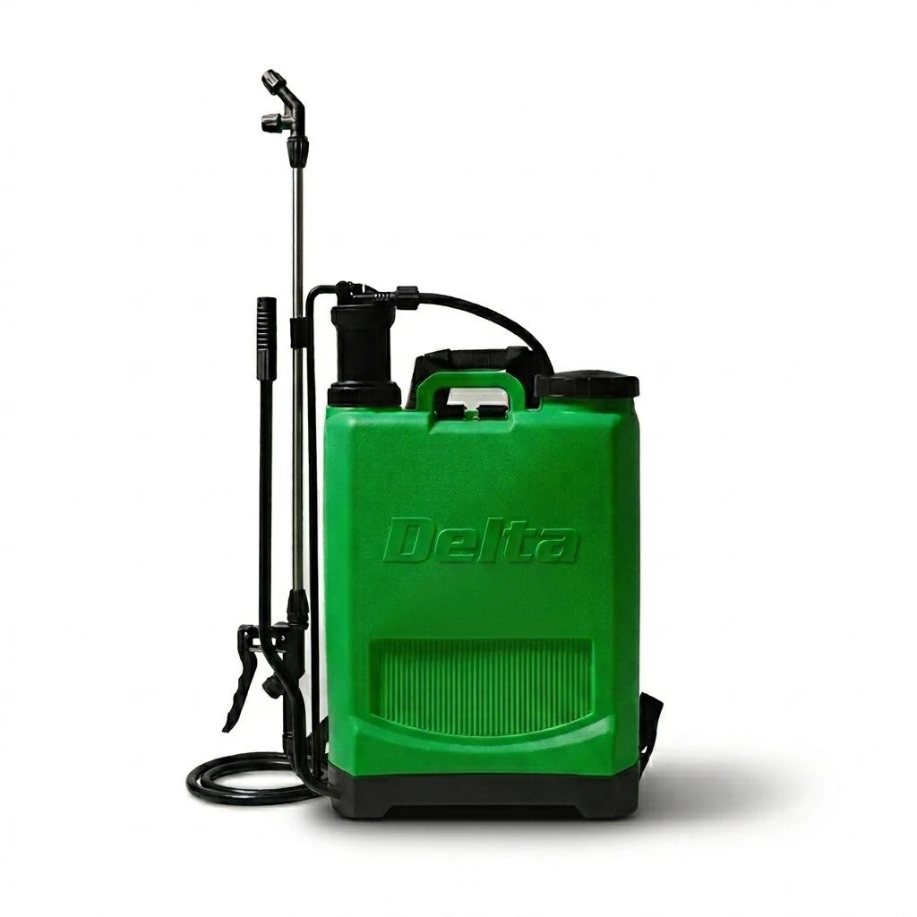 Delta K-205 20 litre manuel sırt pulverizatörü – yeşil dikdörtgen hazne, siyah taban, yan pompa kolu, hortum ve uzatma lansı