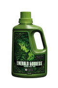 Emerald Harvest Emerald Goddess 3,79 litre – koyu yeşil kulplu şişe, yapraklardan oluşan kadın yüzü illüstrasyonlu etiket