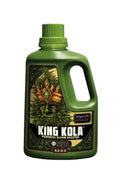 Emerald Harvest King Kola 3,79 litre – koyu yeşil kulplu şişe, kırmızı çerçeveli etiket ve beyaz KING KOLA yazısı