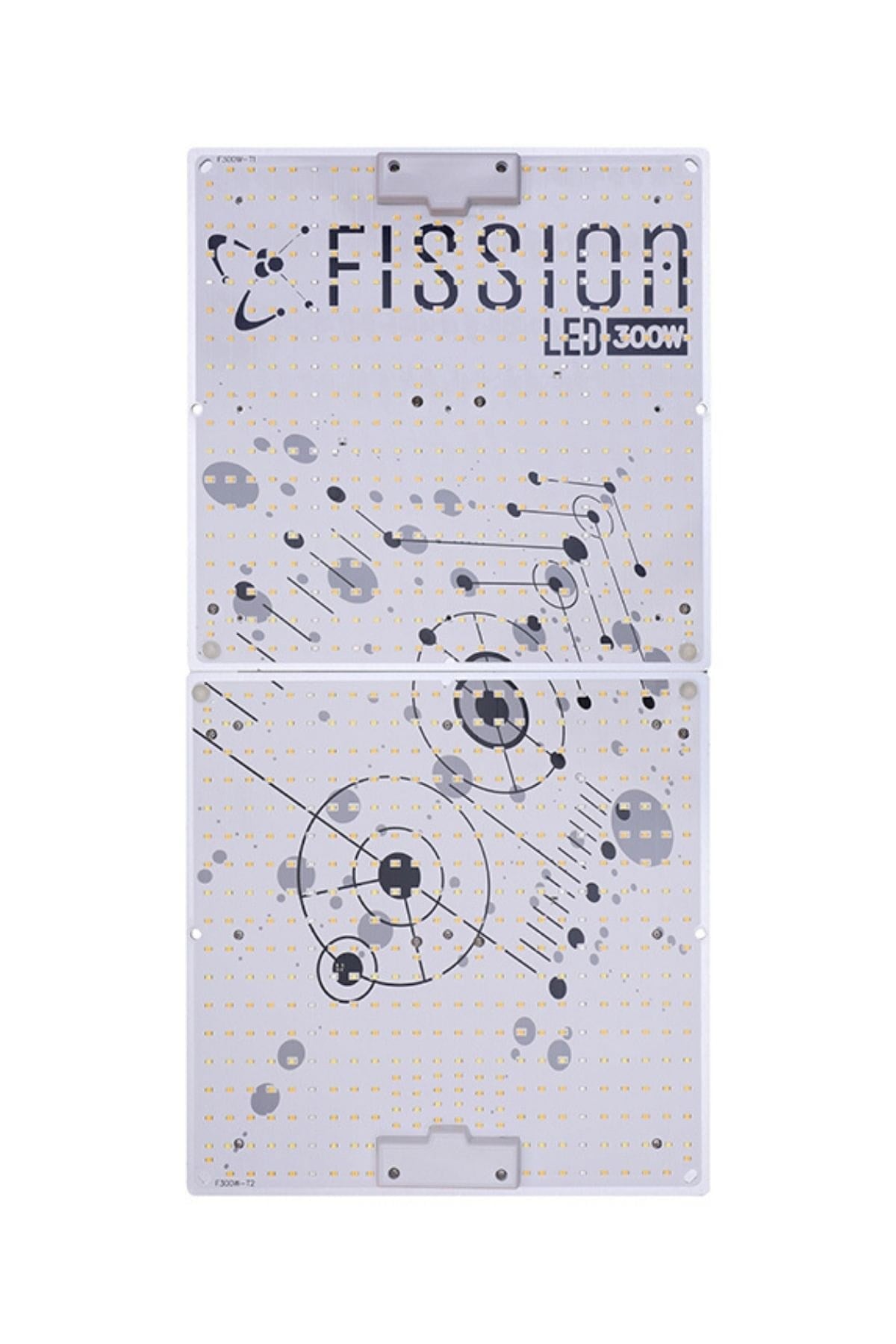 Fission LED 300W Quantum Board – iki parçalı beyaz alüminyum panel, yoğun LED dizilimi ve Fission 300W baskısı