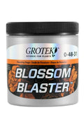 Grotek Blossom Blaster 130 gr – kapaklı kutuda beyaz toz ürün ve Grotek logolu ürün etiketi
