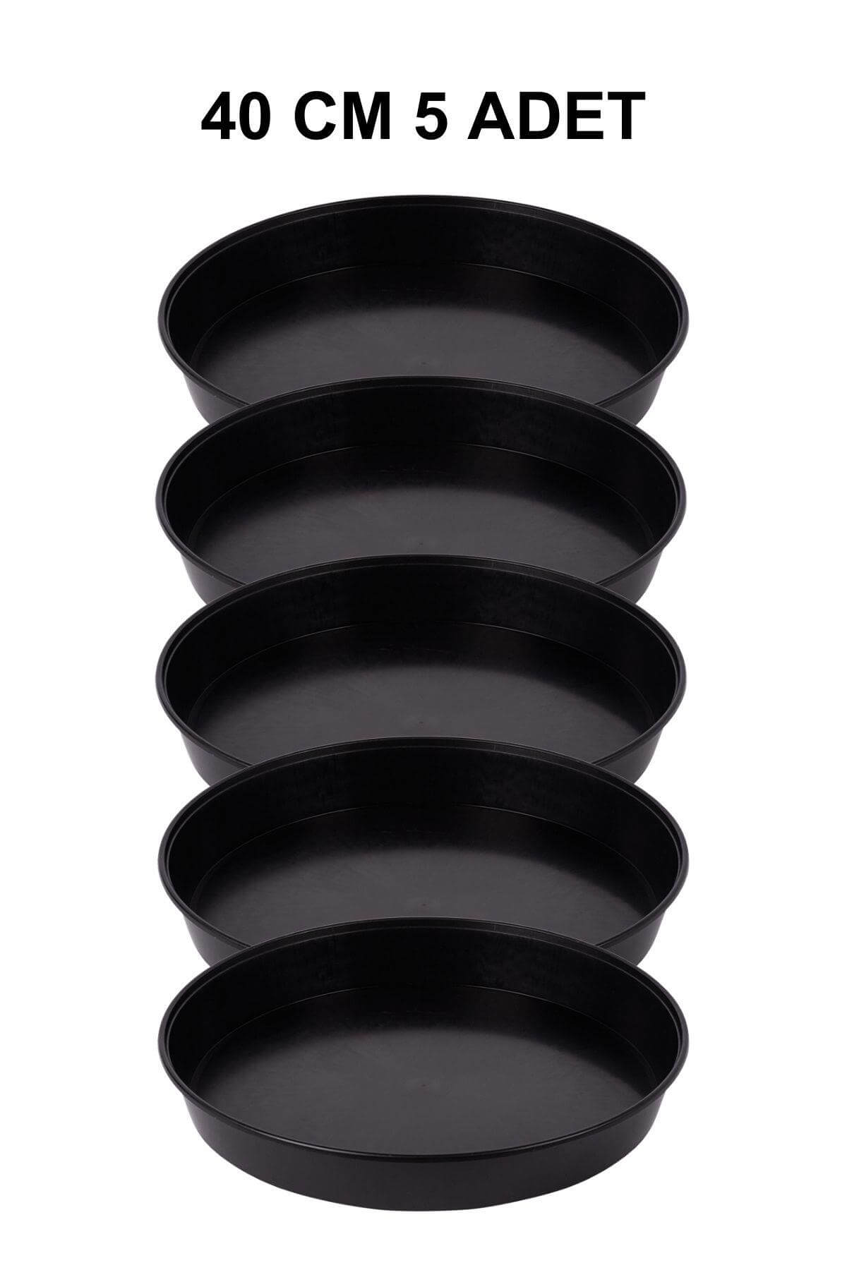 Grow Wizard 40 cm yuvarlak saksı altlığı 5 adet – beş adet geniş siyah yuvarlak altlığın görünümü