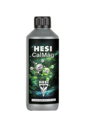 Hesi CalMag 500 ml gümüş şişe – siyah etiket, yeşil yaprak görseli, Ca Mg simgeleri, siyah vidalı kapak