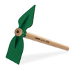 SGS ahşap saplı çift uçlu el çapası – bir yanı çatal sivri, diğer yanı yassı geniş ağızlı yeşil boyalı baş ve kısa natürel ahşap sap