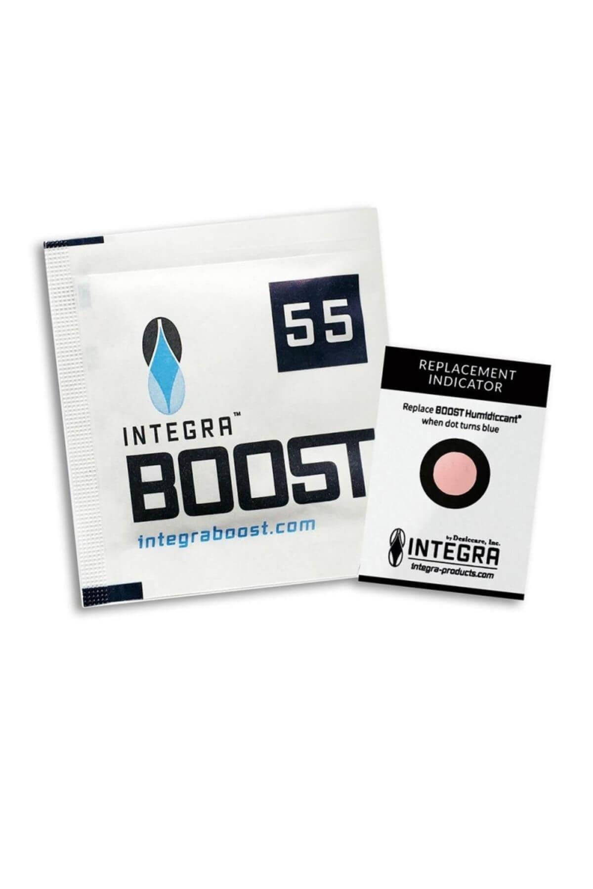 Integra Boost %55 nem regülatörü 8 gr – beyaz paket üzerinde Integra Boost yazısı ve nem oranı etiketi