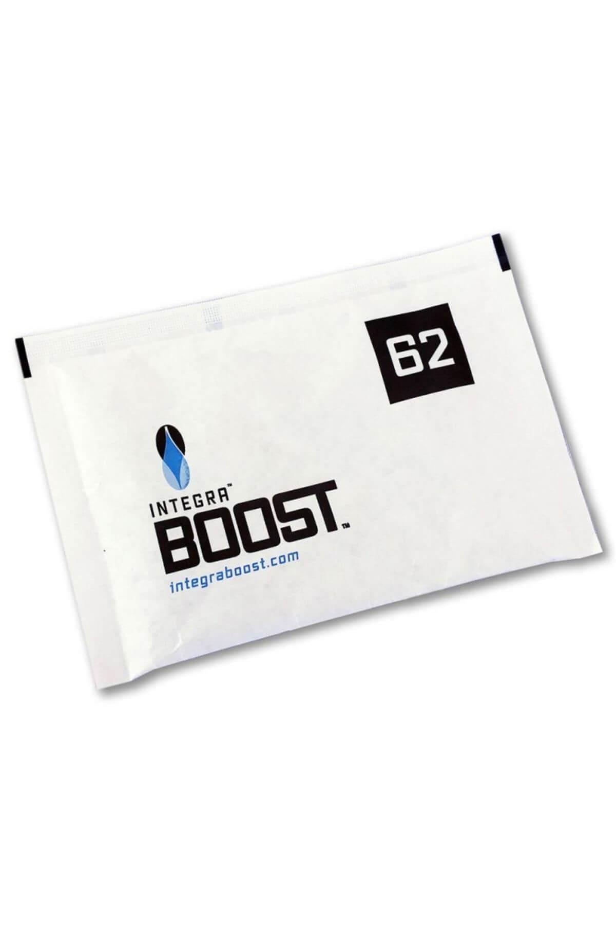 Integra Boost %62 nem regülatörü 67 gr – beyaz paket üzerinde Integra Boost yazısı ve nem oranı etiketi