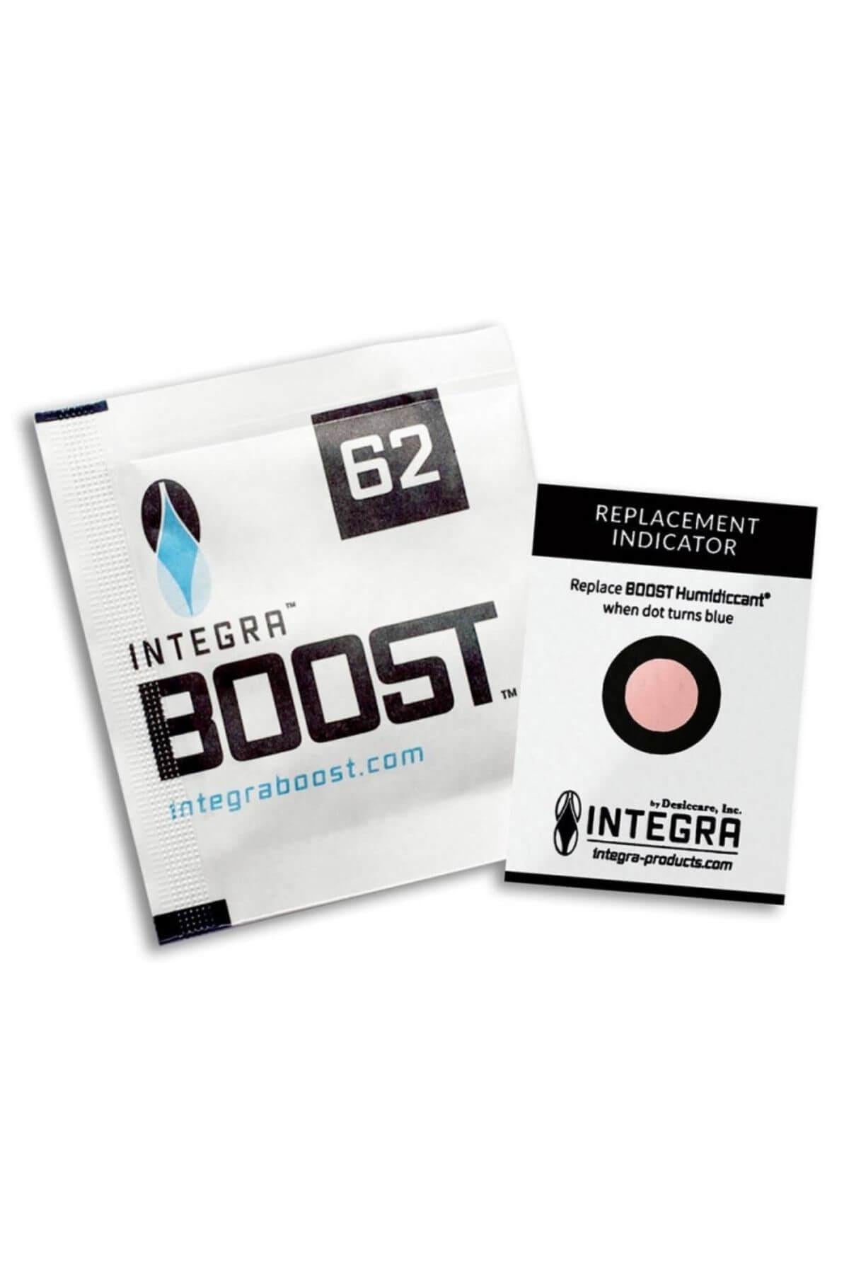 Integra Boost %62 nem regülatörü 8 gr – beyaz paket üzerinde Integra Boost yazısı ve nem oranı etiketi
