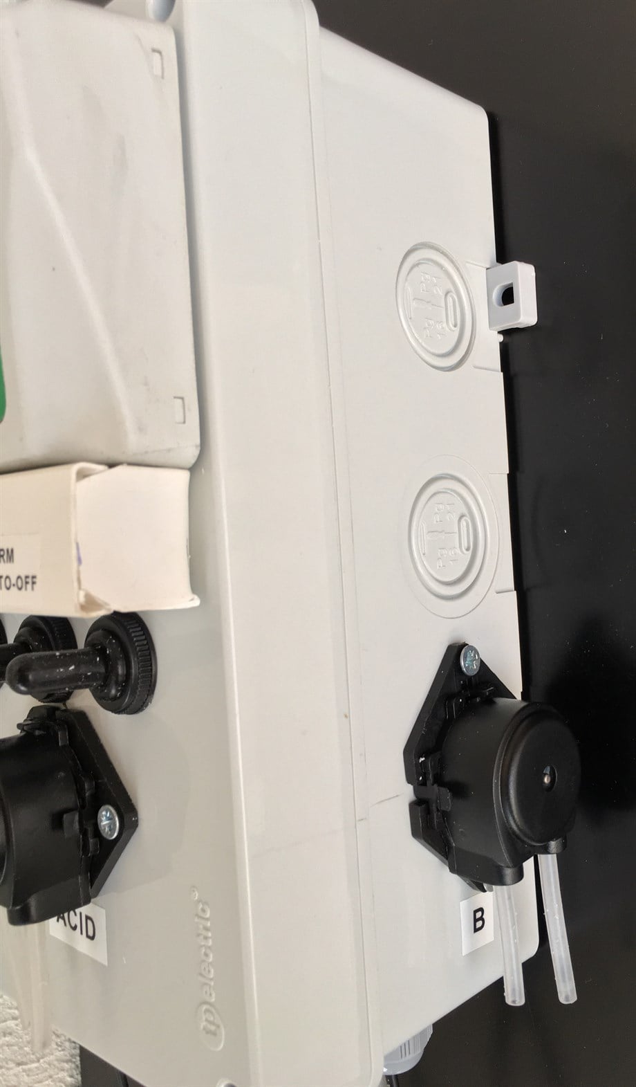 Üç Pompalı pH ve EC Kontrol Cihazı – A/B Gübre ve Asit Dozajı, Sesli-Işıklı Alarm