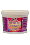 Terra Aquatica Silicate 5 litre – beyaz kapaklı silindir kutu, pembe turuncu etiket ve Natural Silicate Powder yazısı